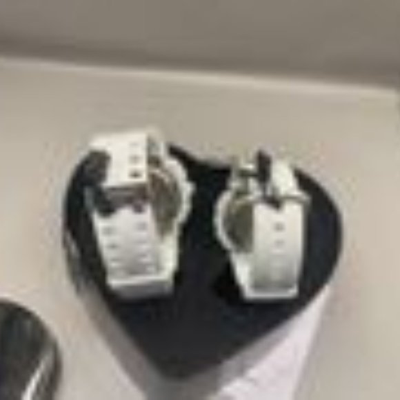 TWO New Watches  FREE Heart Shape DISPLAY CASE - Picture 8 of 16